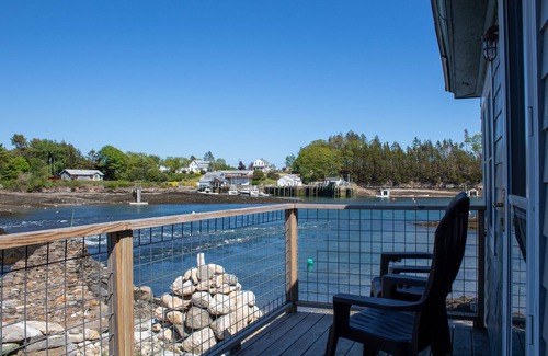 Mid-Coast and Islands Cottage | On the Rocks - One-of-a-kind setting on the Reversing Falls of Basin Point!