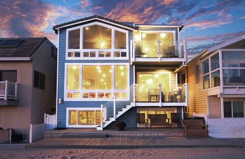 Silver Strand House | ON THE SAND - Incredible Beachfront - Awesome Ocean and Island View w/Elevator!