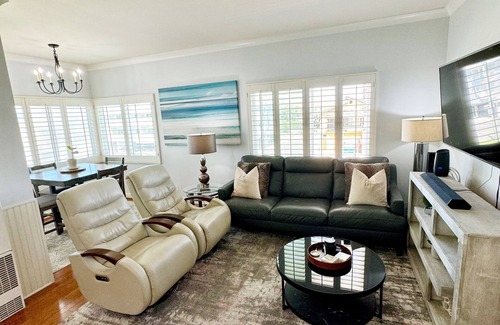 Santa Ana Heights Apartment | On the Sand! Lovely Cape Cod 2 Bdrm Upstairs Apartment in charming Sunset Beach!