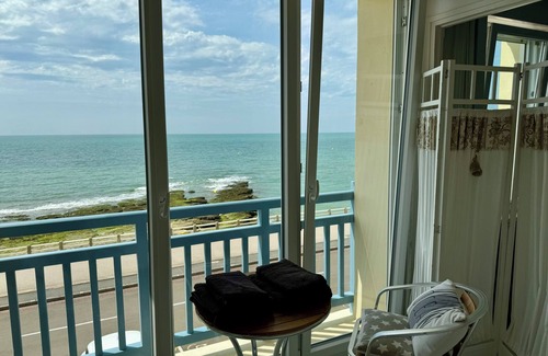 Ambleteuse Apartment | On the sea wall, FACING THE SEA, EXCEPTIONAL VIEW! VILLA BEAU SÉJOUR welcomes you