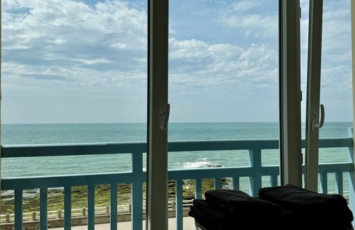Ambleteuse Apartment | On the sea wall, FACING THE SEA, EXCEPTIONAL VIEW! VILLA BEAU SÉJOUR welcomes you