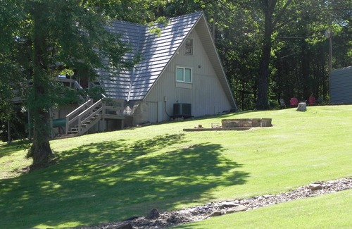 Russellville Cabin | On the Shore of Lake Dardanelle Pet Friendly Waterfront Cabin n