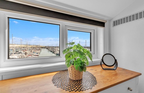 Seafront Apartment | On the Water 6 A One-of-a-Kind Stay | Free Parking | By My Getaways