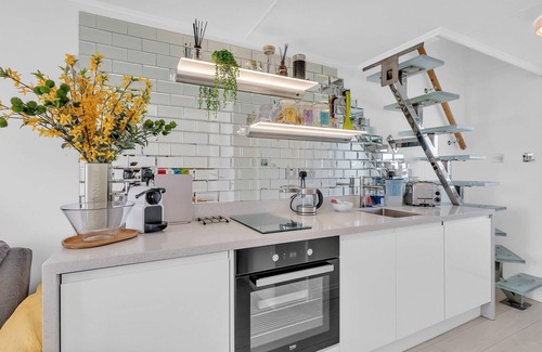 Seafront Apartment | On the Water 7| Free Parking | By My Getaways