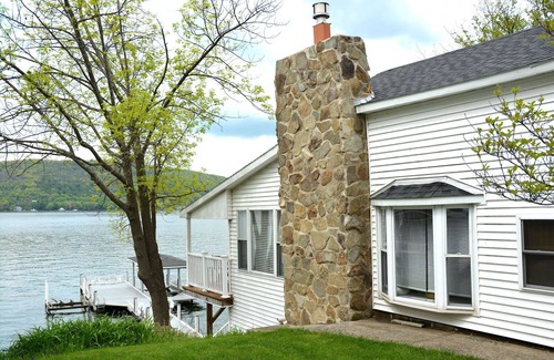 Hammondsport House | On-the-Water Romantic Cabin Breathtaking View Beach Fire Pit! Oct-Nov Availabity