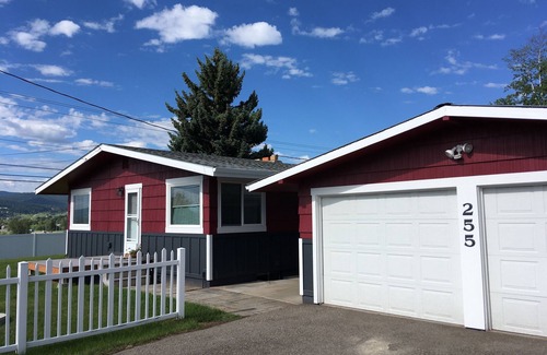 Kalispell House | "On the Way" to Montana beauty: Glacier Park, Ski resorts, Flathead lake & more!