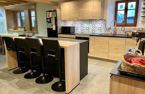 Vailly Ski Chalet | On top of the hill