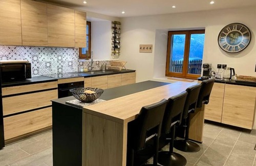 Vailly Ski Chalet | On top of the hill