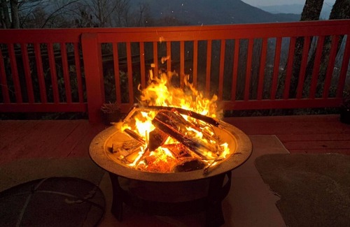Maggie Valley Cabin | On Top of the Mountain, Beneath the Stars, Your Cabin Stay Awaits You!