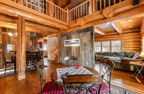 Pittsburg House | On trail Gorgeous Log Home