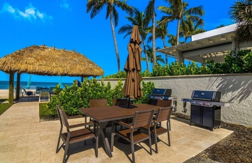 Connors Condo | ON VANDERBILT BEACH in Naples! One week rental Nov 1 - Nov 8 ONLY