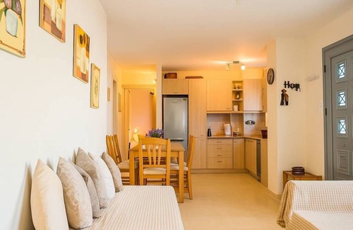 Xylokastro-Evrostina House | Onar Zin Seabliss - Mike Poolside Getaway