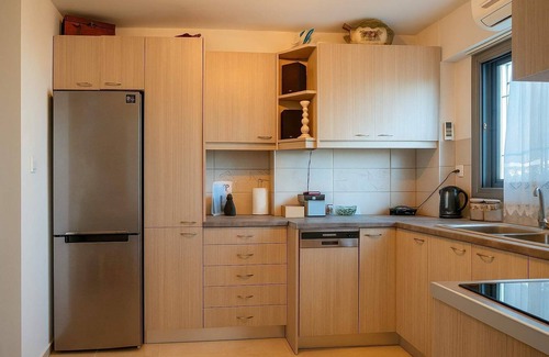 Xylokastro-Evrostina House | Onar Zin Seabliss - Mike Poolside Getaway