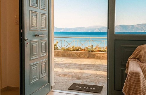 Xylokastro-Evrostina House | Onar Zin Seabliss - Mike Poolside Getaway