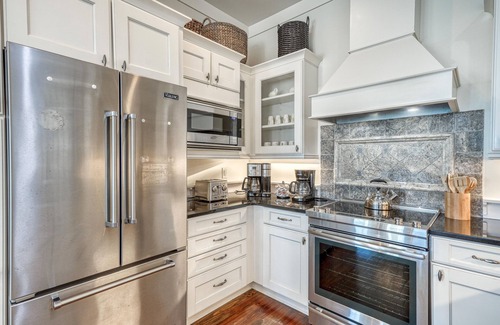 Delos House | OnBeach*Stunning*BeachSvc+Gear*2Pools*Elevator