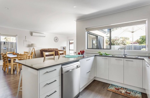 Rosebud House | Once Upon a Tide- close to everything! (pet friendly)