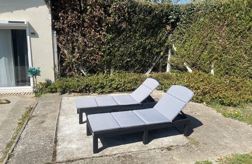 Oncy-sur-Ecole House | Oncy mini house relaxes. Pets allowed