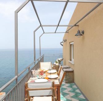 Old Town Apartment | Ondina (by Vacation Service)