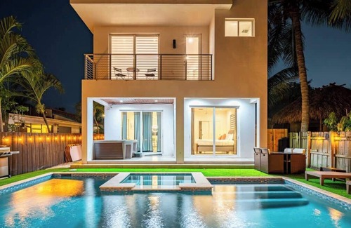 Downtown Hollywood House | One and only New Villa Heated Pool Jacuzzi