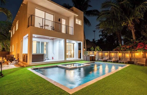 Downtown Hollywood House | One and only New Villa Heated Pool Jacuzzi