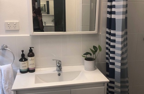 West Ryde Apartment | One bed apt Meadowbank Station