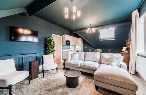 Hoylake Apartment | One Bed Luxury Hoylake Penthouse