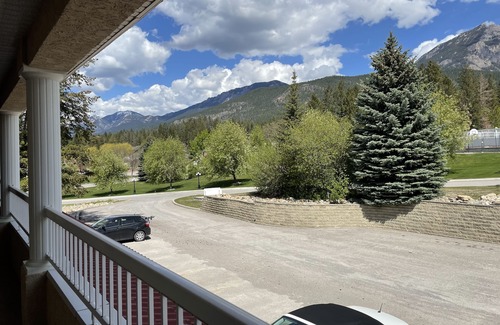 East Kootenay Apartment | One Bedroom Unit | Great Low Rate | No Cleaning Fee