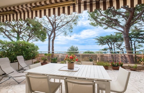 Bastide Giraud Apartment | One-bedroom apartment with sea view, pool, and tennis court