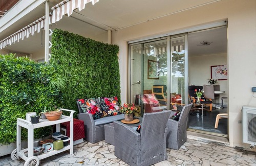 Bastide Giraud Apartment | One-bedroom apartment with sea view, pool, and tennis court