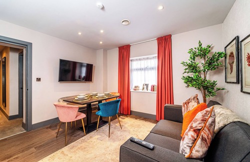 RopeWalks Apartment | One Bedroom Apartment 204 (Sleeps 4)