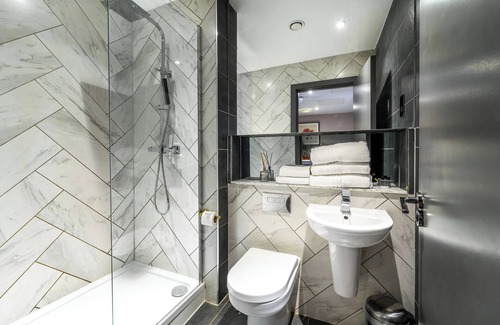 RopeWalks Apartment | One Bedroom Apartment 204 (Sleeps 4)