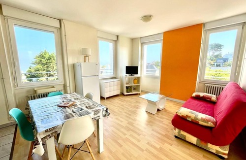 Carantec Apartment | One-Bedroom Apartment with Sea View