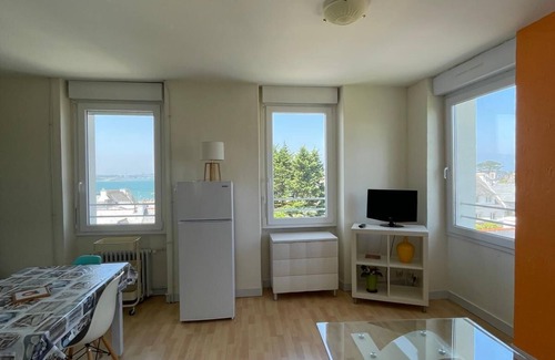 Carantec Apartment | One-Bedroom Apartment with Sea View
