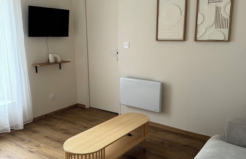 7th Arrondissement Apartment | One-bedroom apartment in Lyon 8, Montagny district