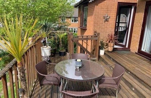 Bury Apartment | One bedroom apartment with en-suite & patio