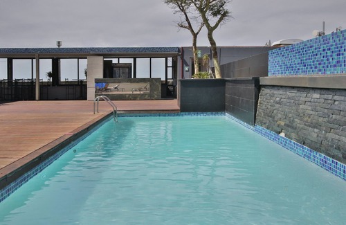 Green Point Apartment | One Bedroom Apartment with Mountain Views