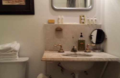 Audubon Apartment | One bedroom apt near Tulane and Loyola