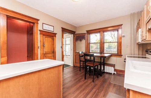 Kutzky Park Apartment | One bedroom apt, walk to Mayo and St,Mary's.