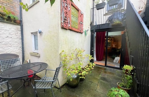 Clifton Apartment | One Bedroom Basement Flat in Canynge Square