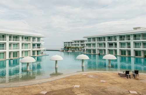 Cha-am Condo | One Bedroom Beachfront/Poolfront Located In Cha-am/Hua Hin