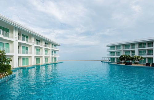 Cha-am Condo | One Bedroom Beachfront/Poolfront Located In Cha-am/Hua Hin