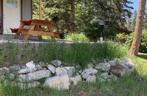 Lakeside Cabin | One bedroom cabin located about two blocks from Flathead Lake and the public bea