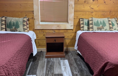 South Fork Cabin | One Bedroom cabin with queen Bed and a pull out