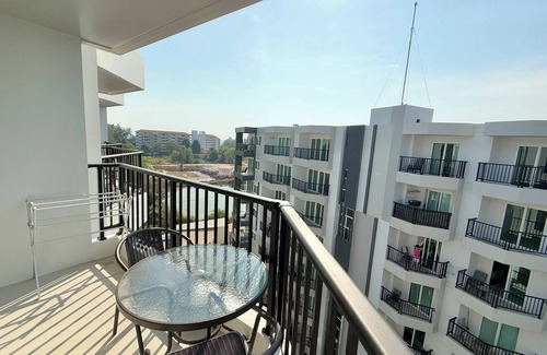 Kram Condo | One bedroom condo 2 pools with free Wi-Fi, only 2 mins to Mae Phim beach.