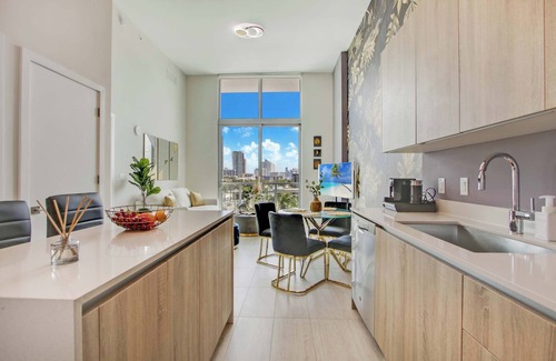 Northeast Miami Condo | One Bedroom Condo King Bed With City Views