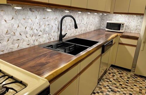 Bay Ridge Apartment | One Bedroom condo with indoor parking in a nice neighborhood, for long term stay
