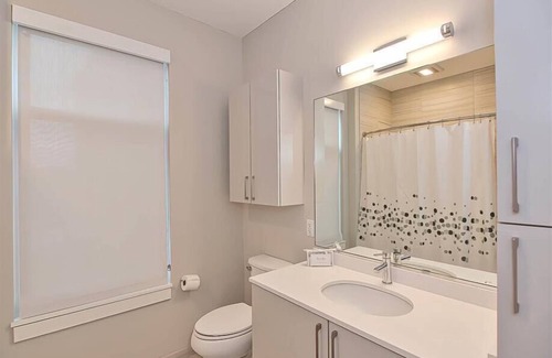 Central-Maverick Square - Paris Street Apartment | One Bedroom | Full Kitchen | Washer/Dryer | Upscale Amenities