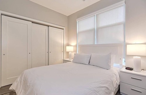 Central-Maverick Square - Paris Street Apartment | One Bedroom | Full Kitchen | Washer/Dryer | Upscale Amenities