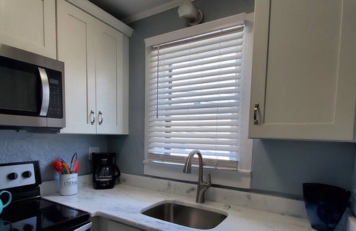 Downtown Dunedin Apartment | One bedroom getaway adjacent to Main Street and all the fun in downtown Dunedin!