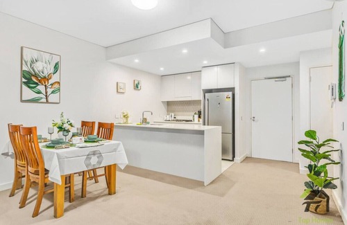 Wentworth Point Apartment | One Bedroom in Wentworth Point
